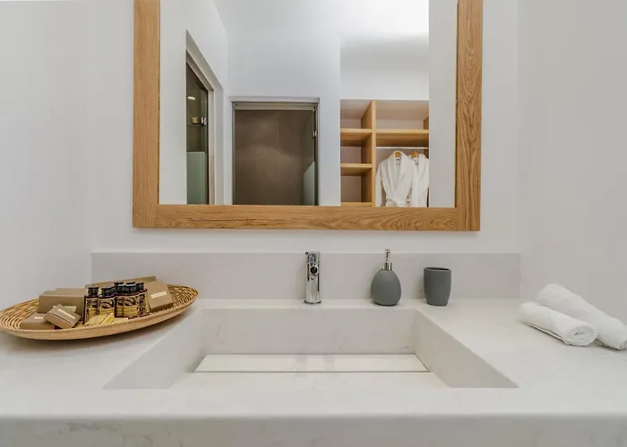 Symphony Santorini 4* Pyrgos Kallistis