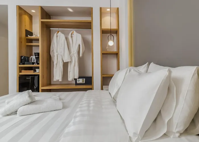 Symphony Santorini Aparthotel 4*