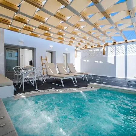 Symphony Santorini Pírgosz