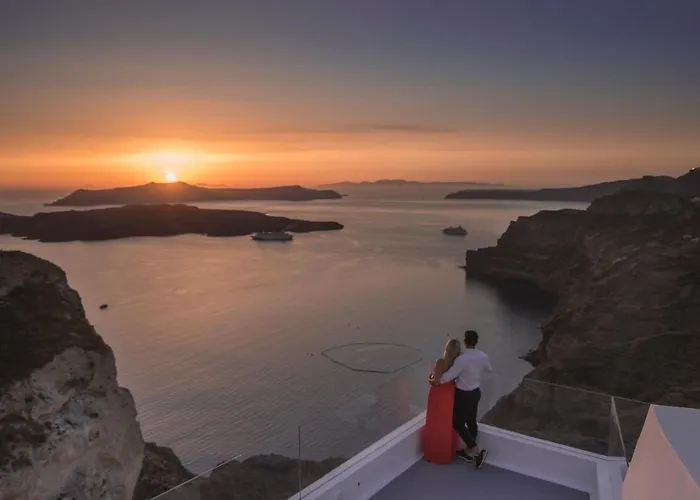 Symphony Santorini Aparthotel 4*