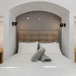 Symphony Santorini Aparthotel